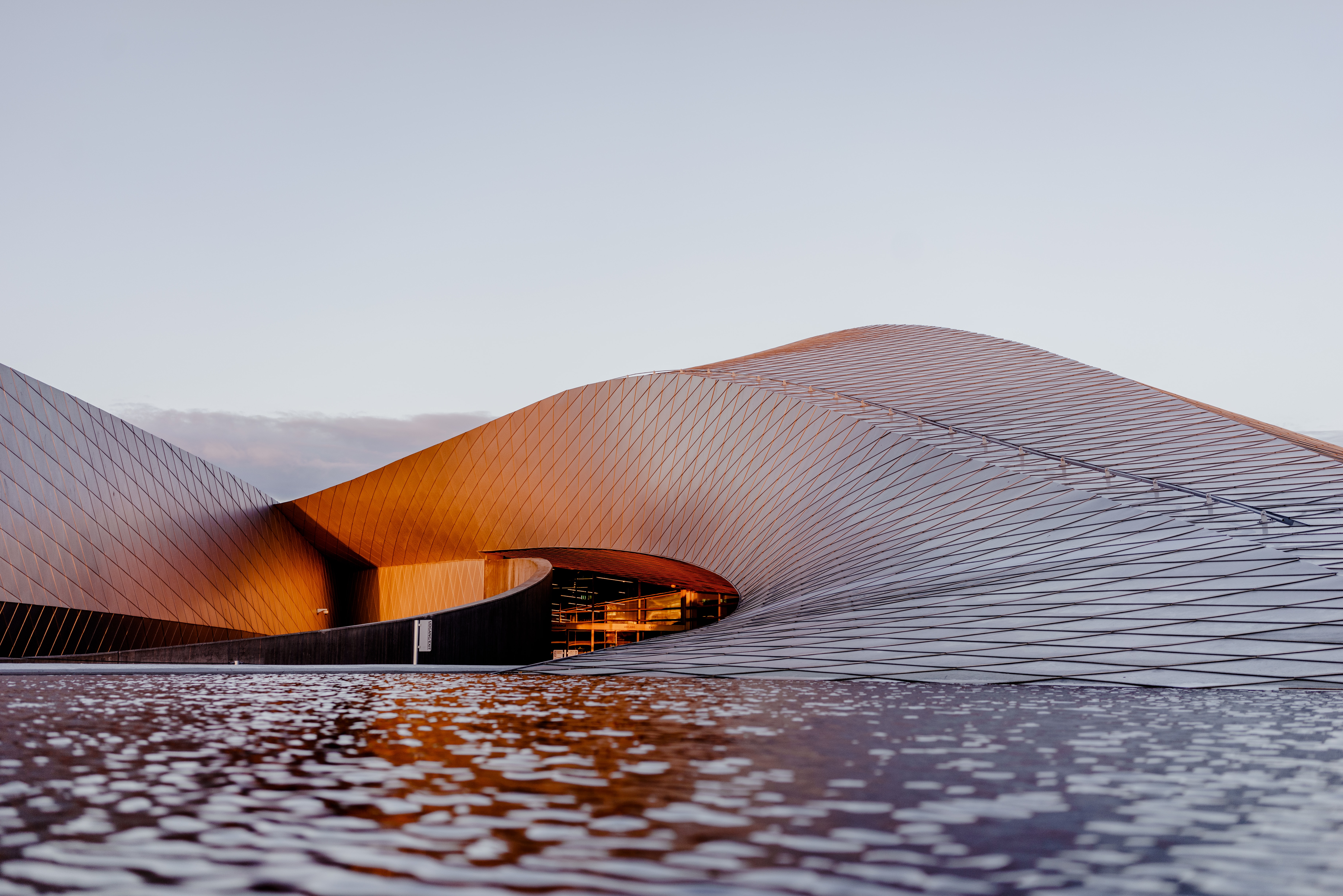 photographie nommée Water on Modern Building